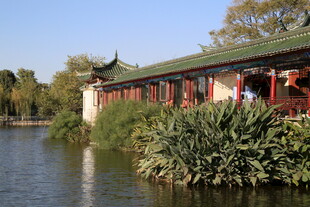 中式水边亭廊美景