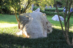 园林中的巨石景观