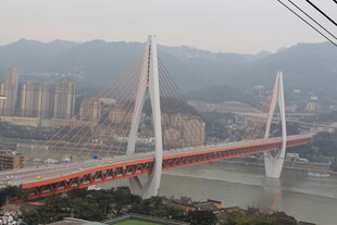 长江上的壮丽斜拉桥
