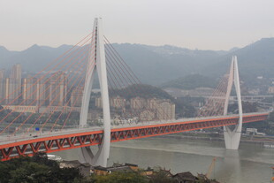 长江上的宏伟桥梁景观