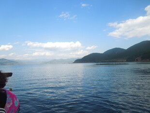 湖畔风光 人物眺望美景