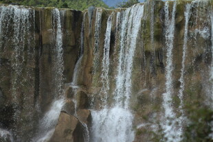 壮观瀑布自然美景