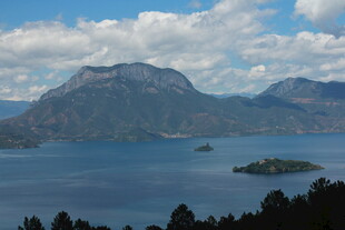 壮丽山水湖泊风景图