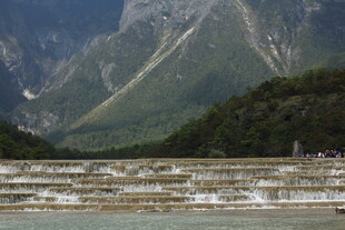壮丽山水间的梯田景观