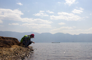 湖畔徒步者 静赏湖山美景