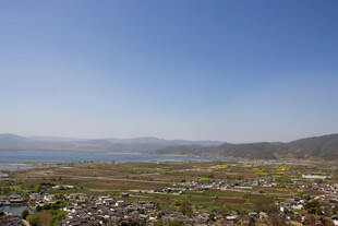 美丽城镇与山水风光全景