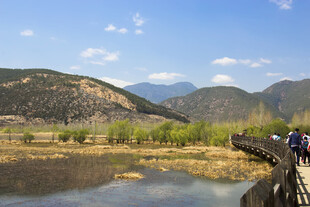 山间湖畔的徒步之旅