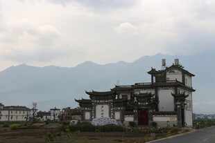 徽派古建映于山水之间