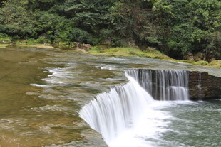 山间小瀑布 自然清新景致