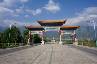 中式牌坊大门风景图