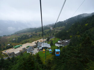 山间缆车景色