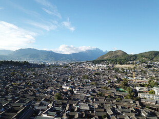 山城全景 错落有致的民居