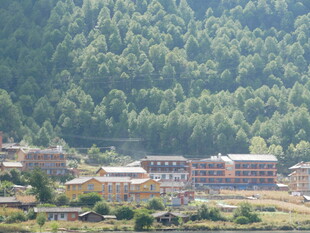 山间村落 静谧的藏式建筑群