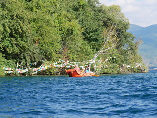 湖畔红船 青山绿水美景