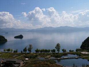 湖光山色美景如画