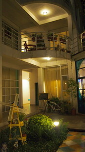 温馨夜间别墅建筑外观