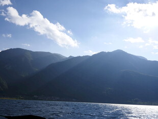 湖光山色间的壮丽美景