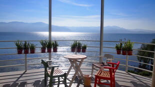 海景阳台休闲桌椅景观