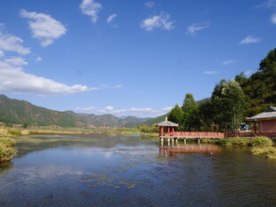 湖畔秀丽风光 宁静小筑