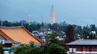 古塔与中式建筑景观