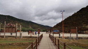 山间步道景色宜人