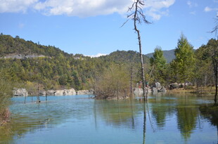 宁静山水湖景自然风光图