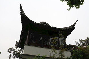 中式飞檐古建筑一角