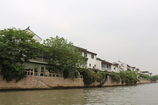 江南水乡沿河民居风景
