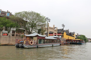 水乡游船景色