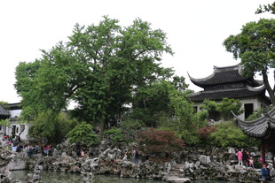江南园林景致 游人如织