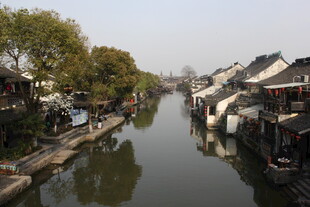 江南水乡河道风景图