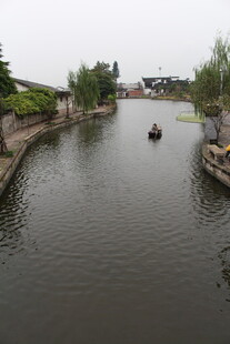 水乡河道小船景色宜人
