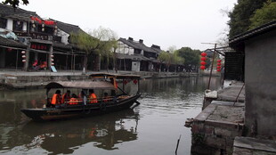 江南水乡游船赏景