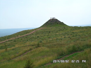 山丘上的开阔风景