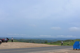 公路边的开阔风景