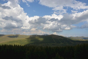 山间云景 绿意盎然