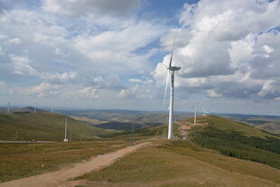 山间风电场景观