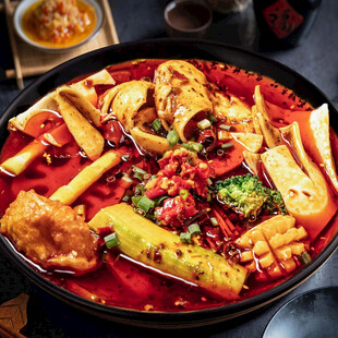 麻辣鲜香的丰盛火锅盛宴