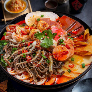 麻辣鲜香的丰盛火锅盛宴