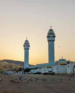 黄昏下的清真寺双塔