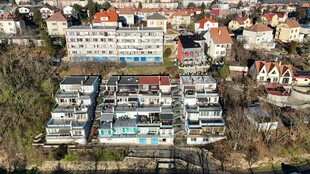 俯瞰城市建筑群景观