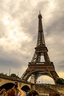 埃菲尔铁塔下的美丽景致