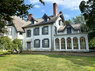 欧式风格白色独栋大别墅