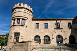 欧式塔楼建筑外观