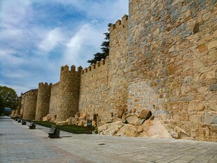 古老城墙展现历史沧桑