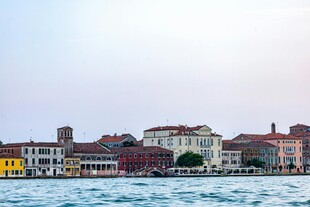 海滨多彩建筑景观