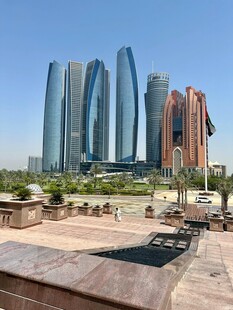阿布扎比现代摩天建筑群