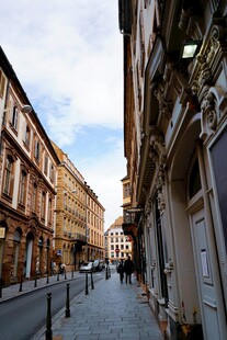  洲街道的静谧风光