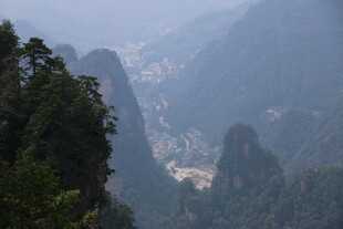 山间美景 云雾缭绕的峰林