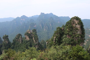 奇峰林立的壮美山景